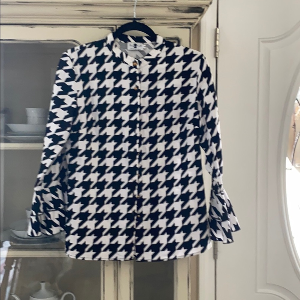 ⭐️Dainty Jewell blouse top
